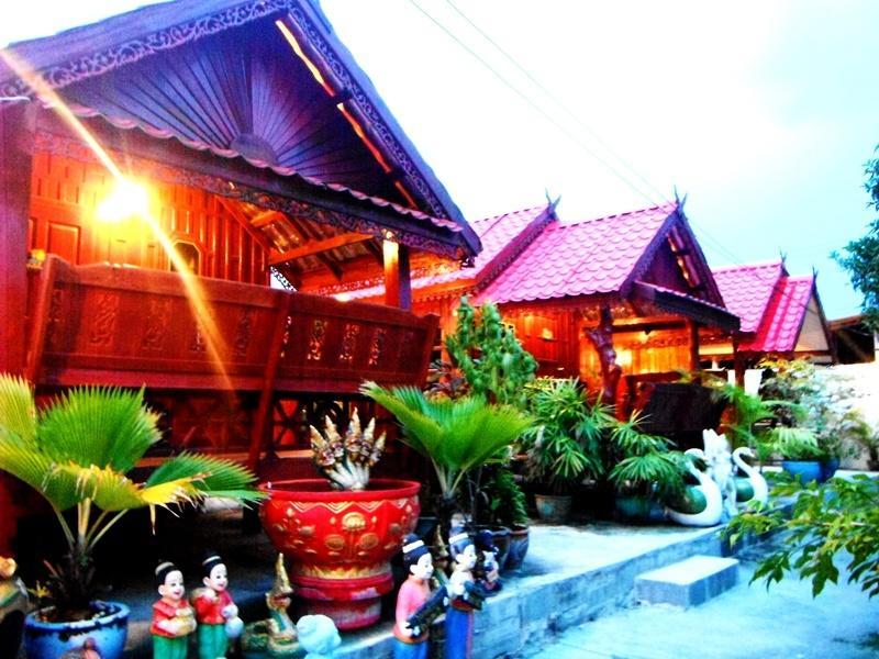 Suksomjai Hotel Rayong Exteriör bild