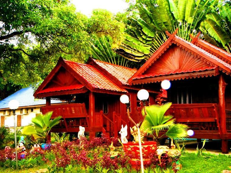 Suksomjai Hotel Rayong Exteriör bild
